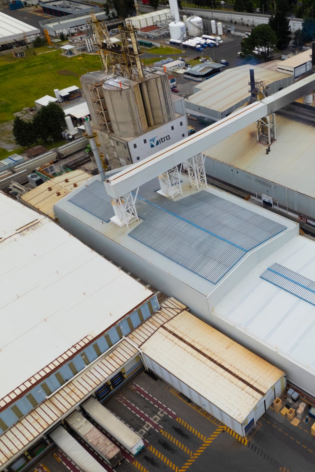 Aumenta la eficiencia energética de tu planta industrial mediante Louvers