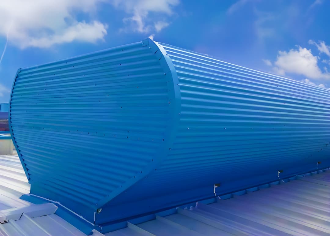 Magnavalve ventilador eficiente de alta capacidad en color azul en una industria de México