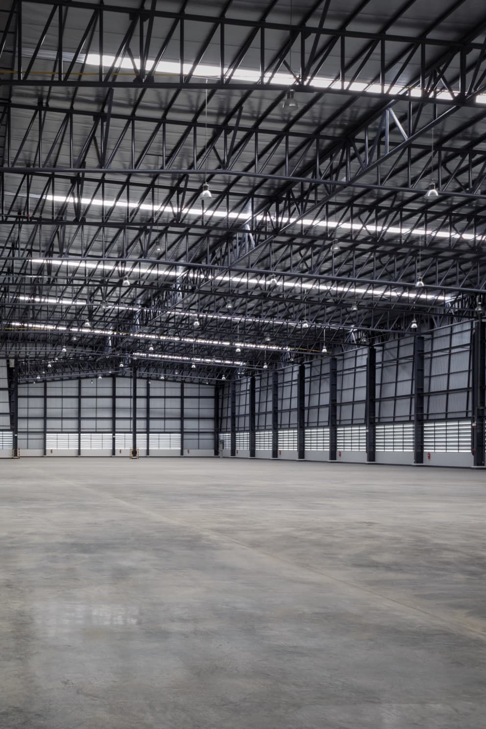 Equipa tu Nave Industrial con un paso seguro de personal