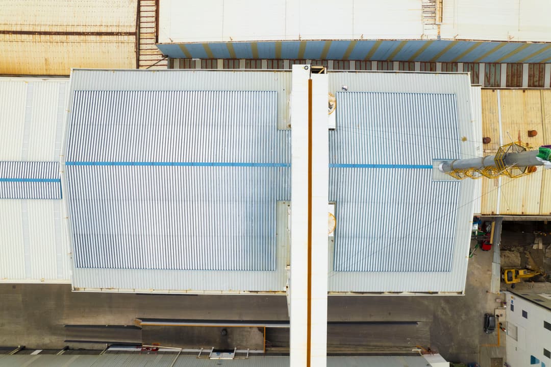 Industria con vista desde arriba para mostrar los sistemas de ventilación eficientes en ZeroBrisa