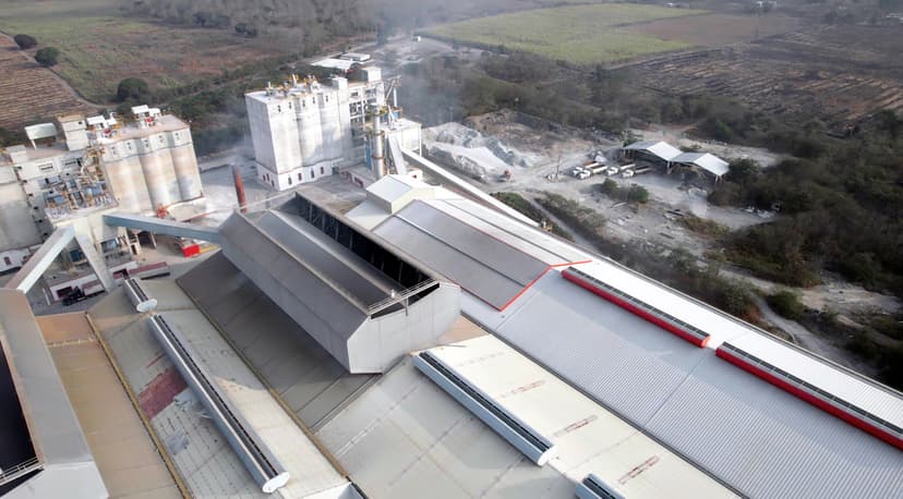 Vista isometrica de una industria en México con un ambiente seguro y fresco para sus trabajadores