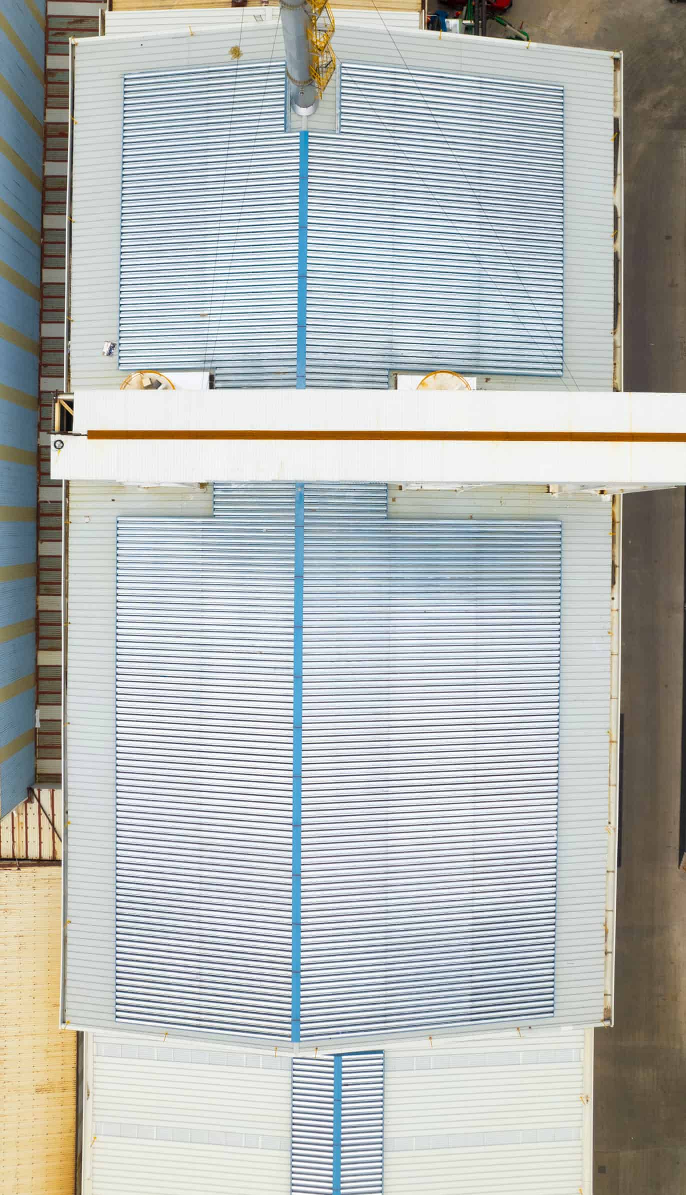 Nave industrial con un sistema ZeroBrisa para una ventilación eficiente