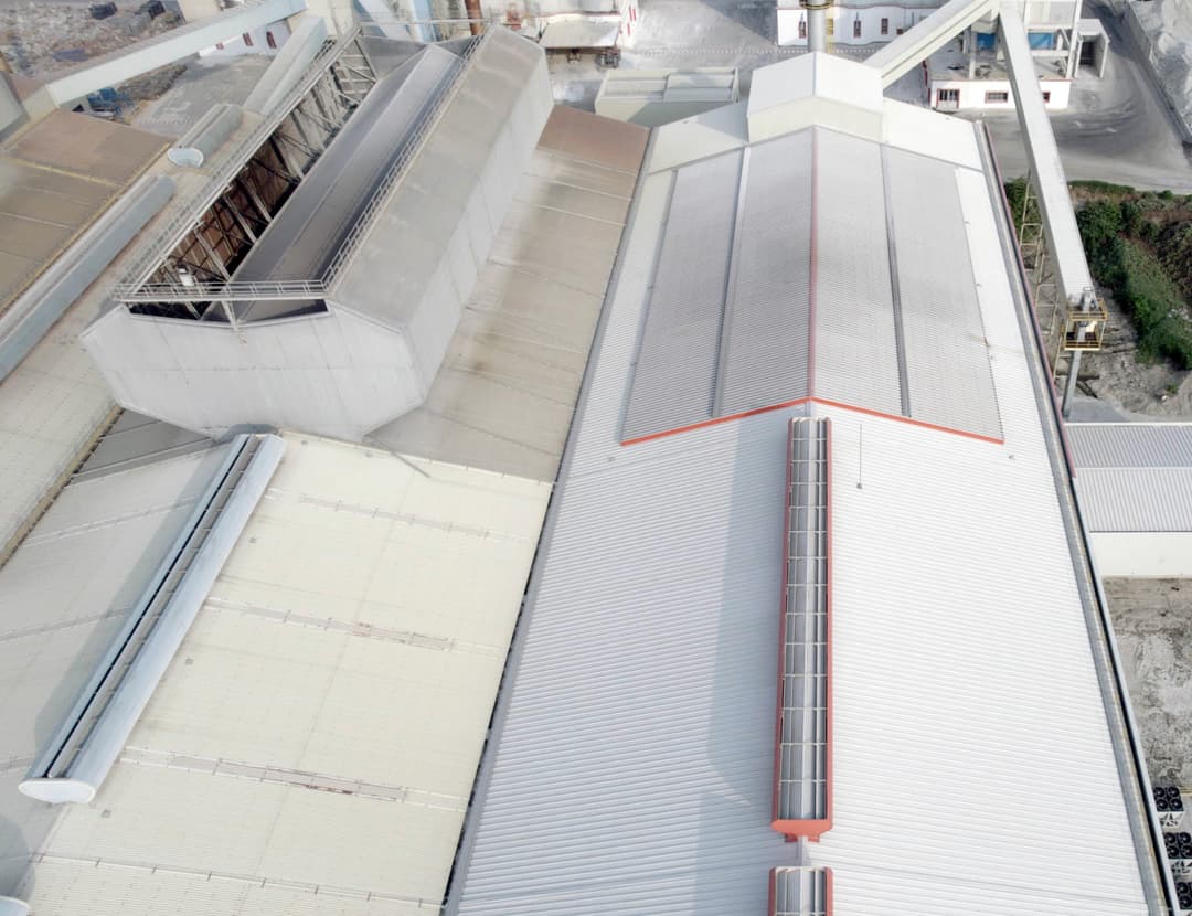 Industria mejorando en su ventilación con un sistema de ventilación por gravedad