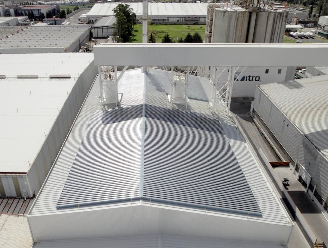 Ventilación por gravedad para fábricas y plantas industriales